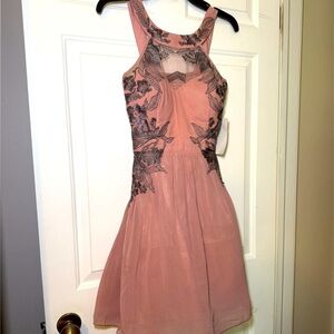 Little Mistress Mauve Sleeveless Mini Dress Size 6P Formal Gray Lace Hi Neck NWT